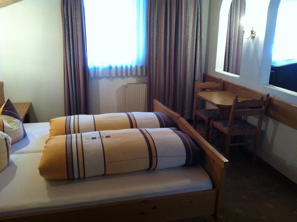Hotel Garni Pfandl Нойщифт им Щубайтал Стая снимка