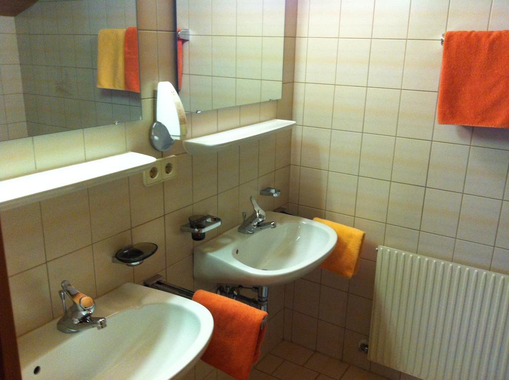 Hotel Garni Pfandl Нойщифт им Щубайтал Стая снимка