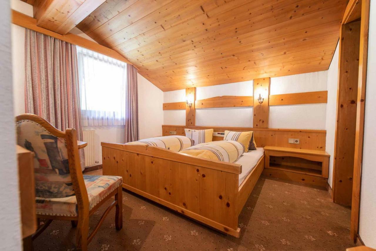 Hotel Garni Pfandl Нойщифт им Щубайтал Екстериор снимка